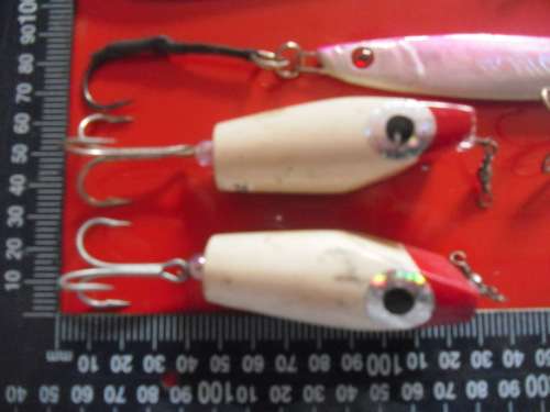 11 HARD FISHING LURES (VERY GOOD CONDITION)